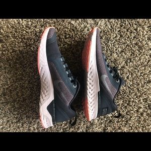 Women’s Nike shield odyssey react size 7